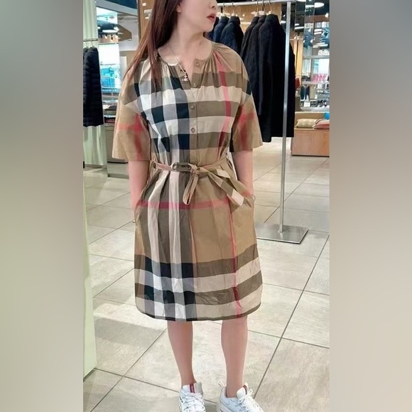 Burberry Tan and Brown mid length women Dress Short Sleeve Crew Neck - Picture 4 of 11